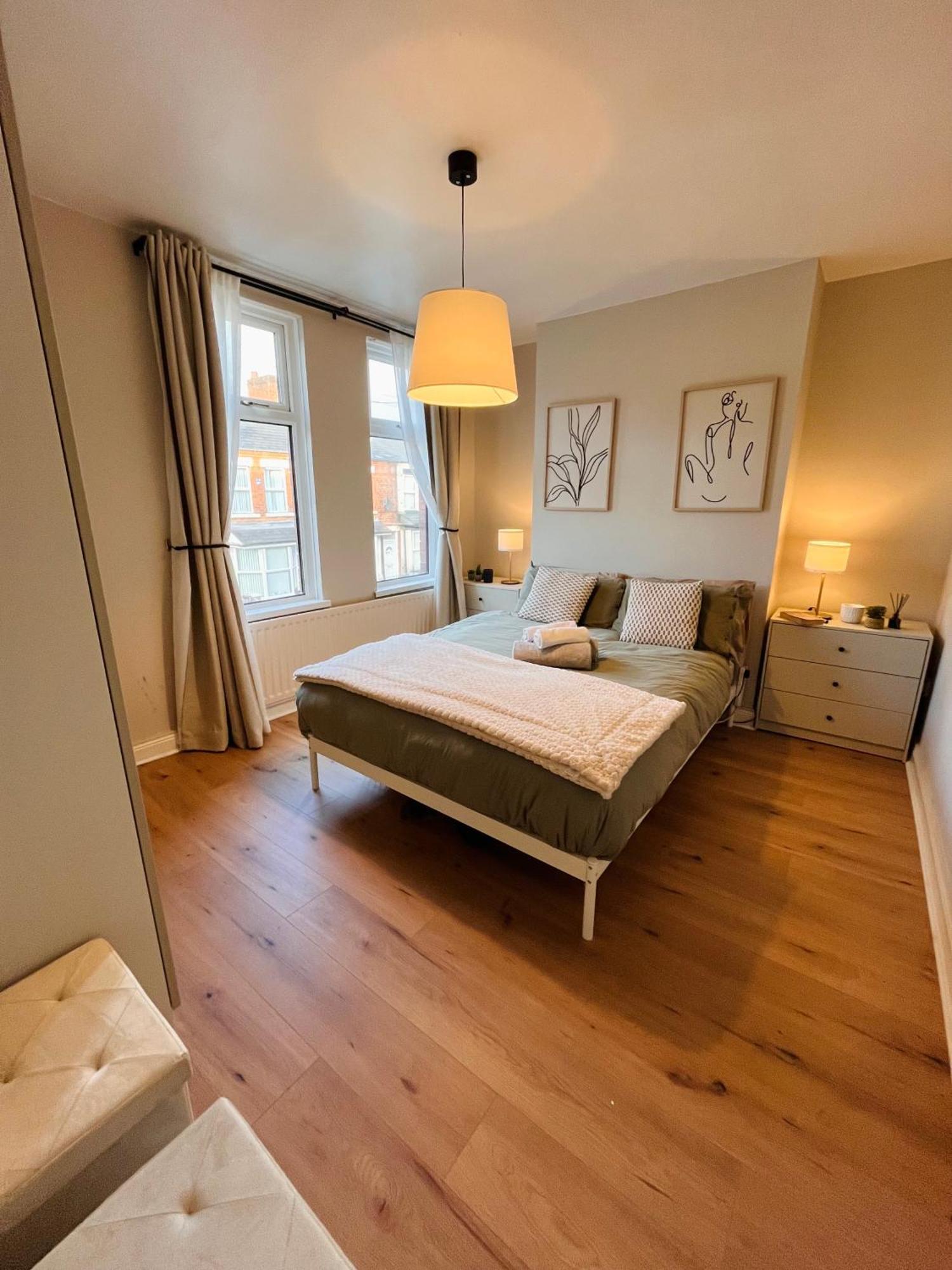 J&S Downtown Sky Attic House Apartment Belfast Exterior photo